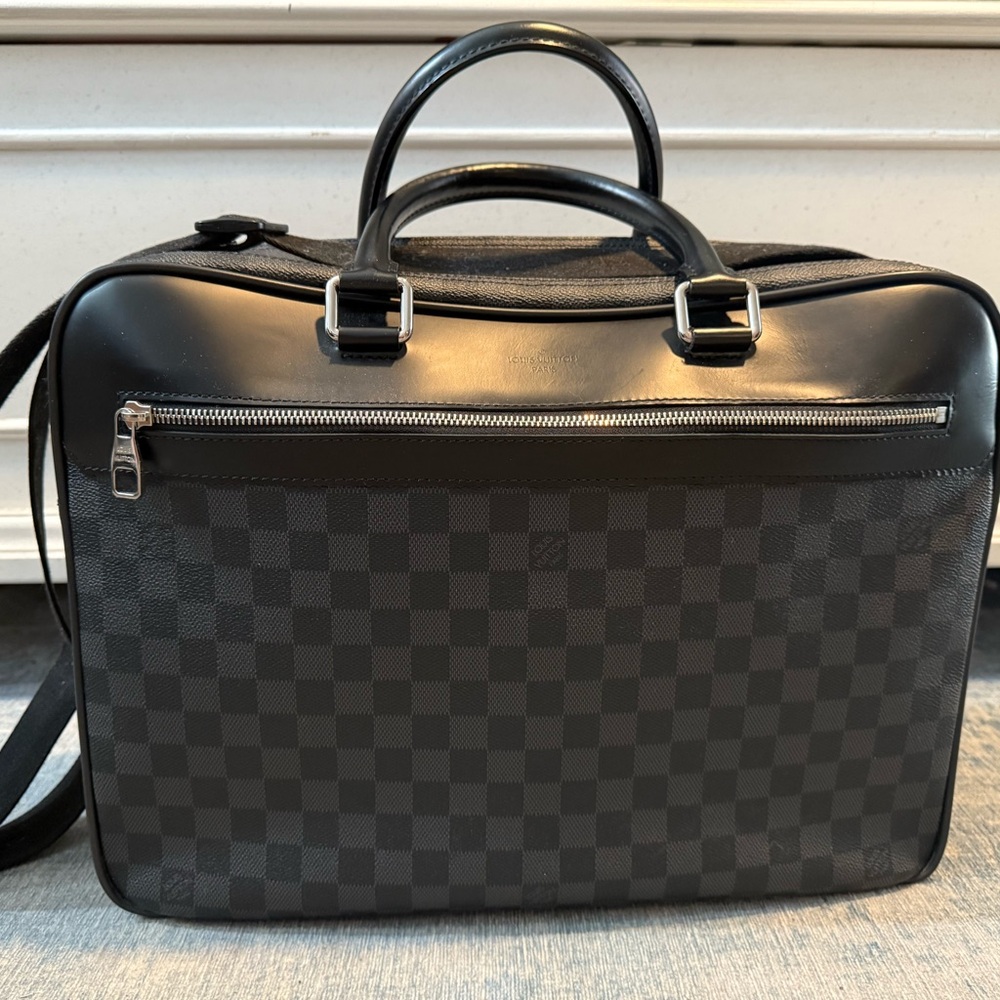 Authentic Louis Vuitton Overnight Damier Graphite